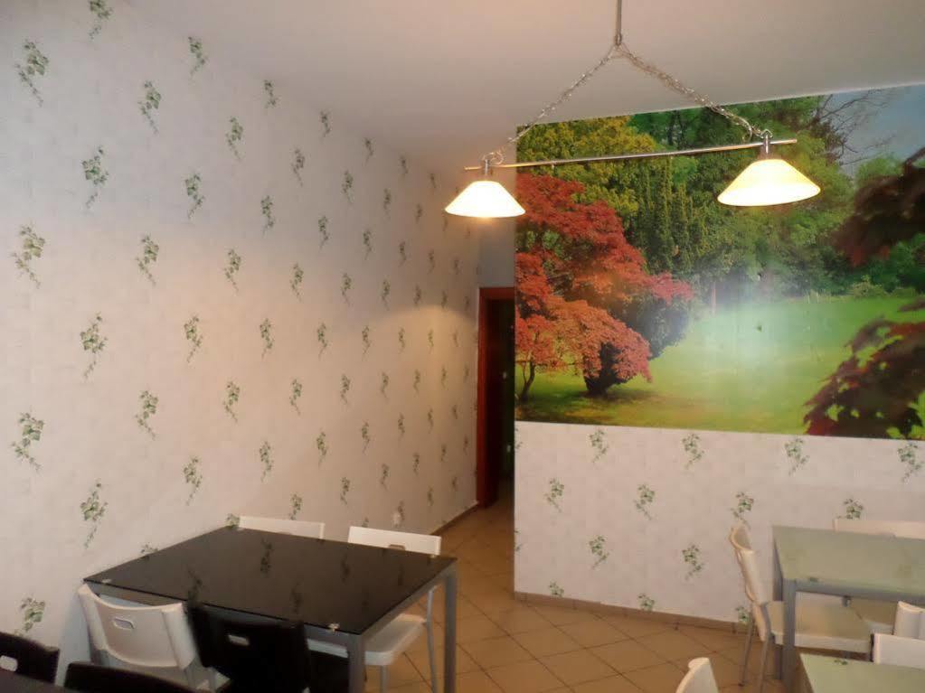 Hostel Krokodyl Warschau Buitenkant foto