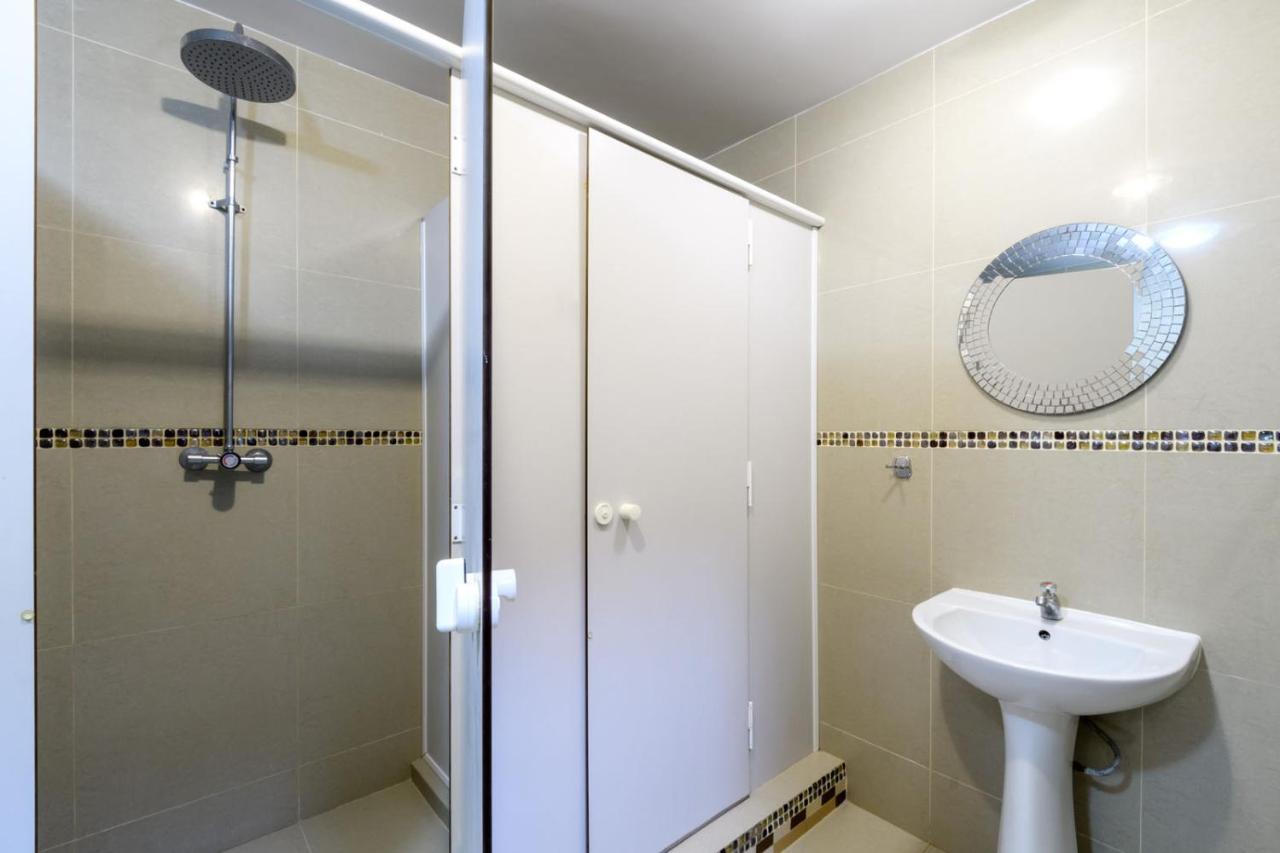 Hostel Krokodyl Warschau Buitenkant foto